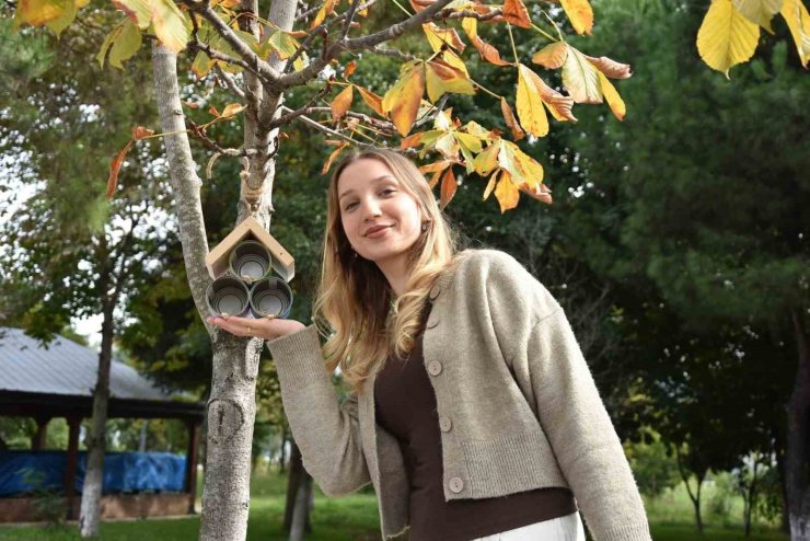 Üniversiteli öğrenciler geri dönüşümden çevreci proje