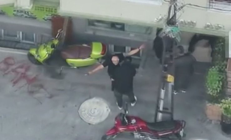 Esenyurt’ta uyuşturucu ticaretine polis baskını: Suçüstü yakalandılar