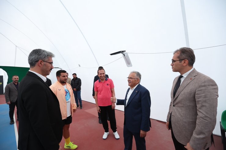 Başkan Büyükkılıç’tan yeni balon tenis kortlarına inceleme