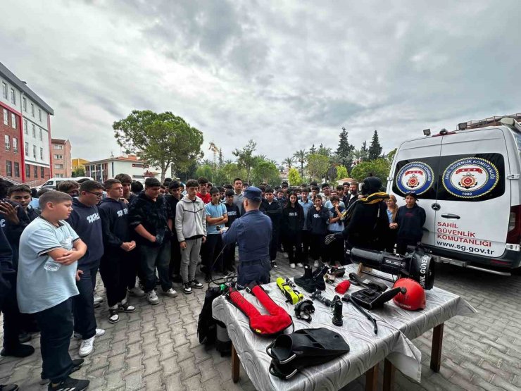 Sahil Güvenlik öğrencileri bilgilendirdi