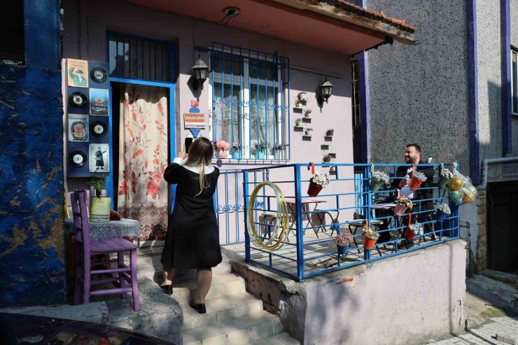 Üsküdar’daki "90’lar Evi’ ziyaretçilerini zamanda yolculuğa çıkarıyor