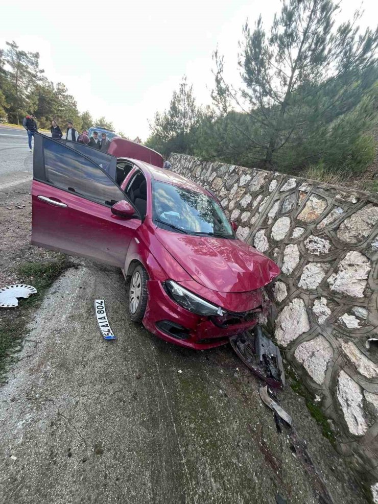 Bilecik’te iki otomobil kafa kafaya çarpıştı: 4 yaralı