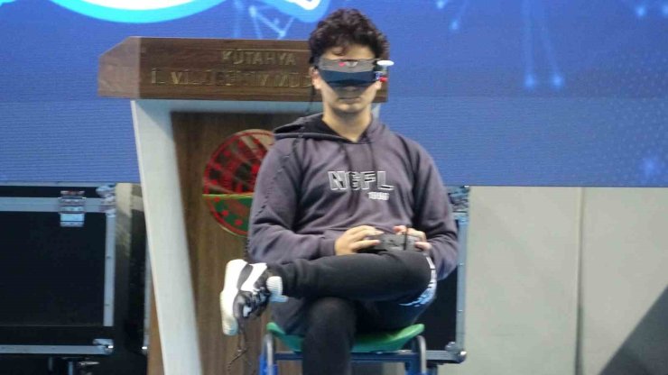 Kütahyalı lise öğrencisi, sıfırdan tasarladığı dron ile dünya şampiyonu oldu