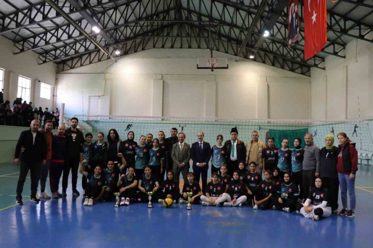 Mehmet Akif Ortaokulu ilçe şampiyonu oldu