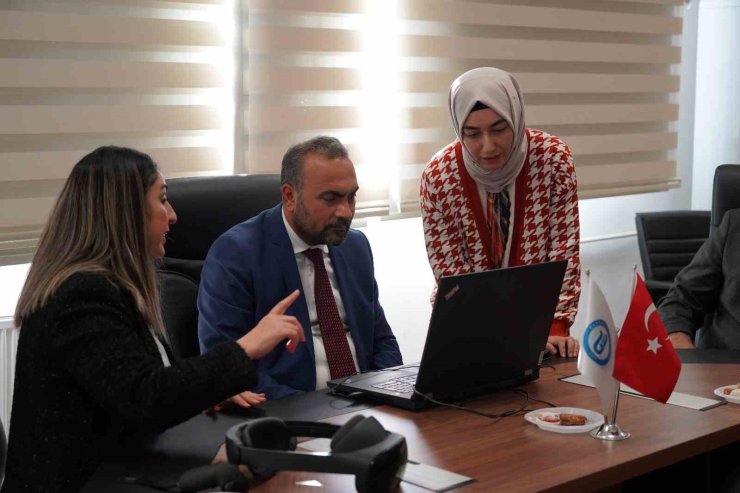 Rektör Akkaya "Ulusal Lider Araştırmacılar Programı" kapsamında yürütülen projeyi inceledi