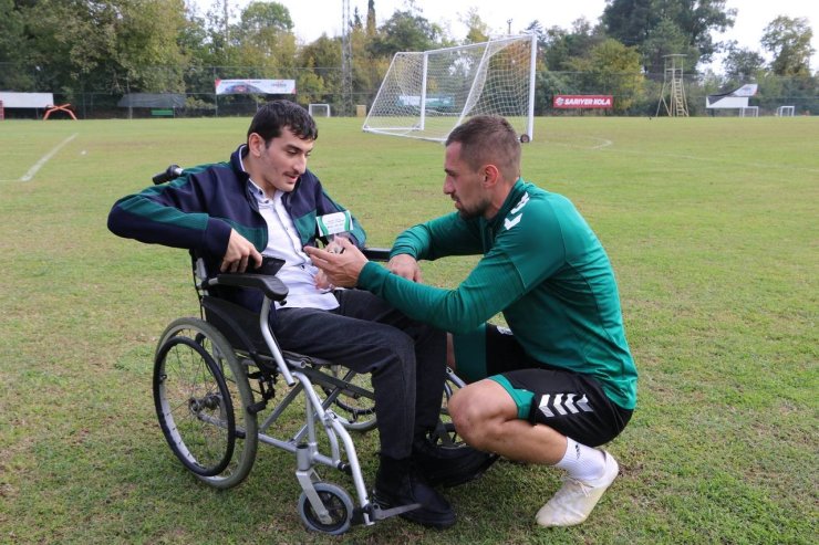 Özel gereksinimli öğrencilerden, Sakaryaspor’a moral ziyareti