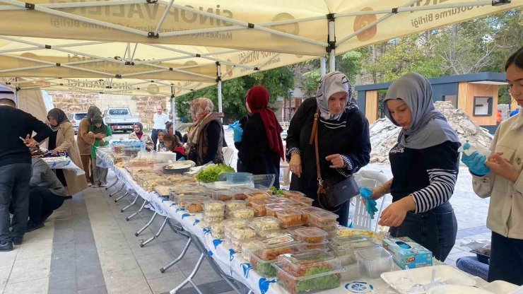 Sinop’ta Gazze yararına hayır çarşısı