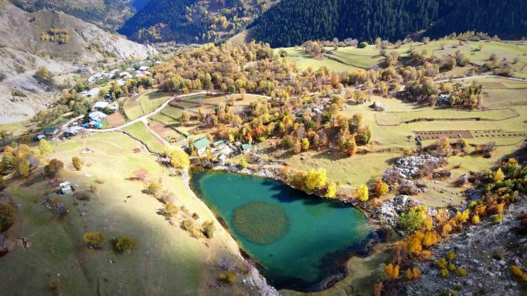 Şavşat’ın seyrine doyum olmayan sonbahar güzelliği