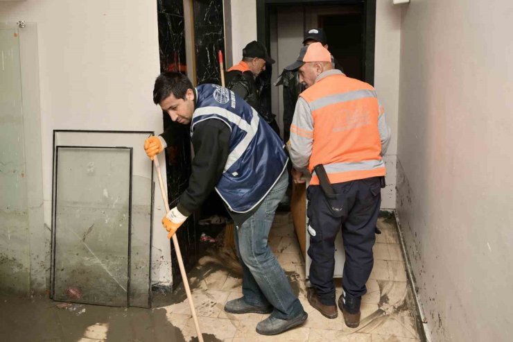 Esenyurt Belediyesi olumsuz hava şartları ortadan kalkana kadar teyakkuzda