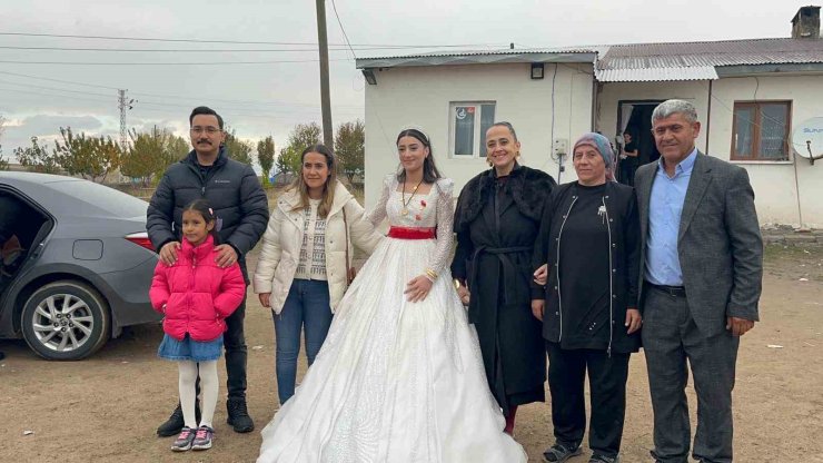 Akyaka Kaymakamı Demirtaş, köy düğününe katıldı