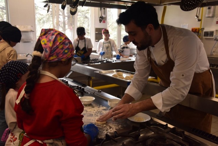 Çocuklar Dünya mutfaklarında lezzetli bir yolculuğa çıktı