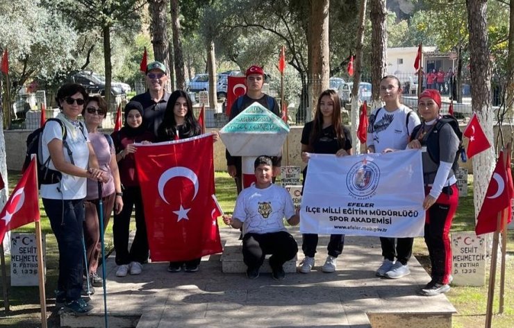 Efeler’de gençlerden vefa yürüyüşü