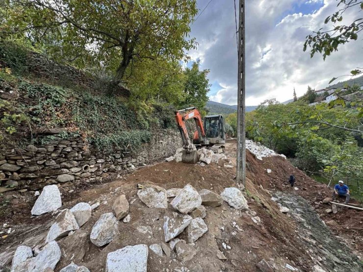 Karacasu Belediyesi’nden yol güvenliği