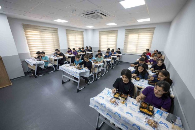 Mersin’de LGS’ye hazırlanan öğrencilere destek