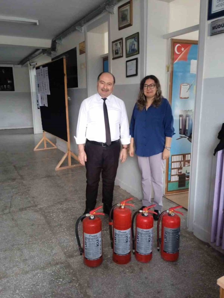 Bayırköy’de yangın tüpleri yenilendi