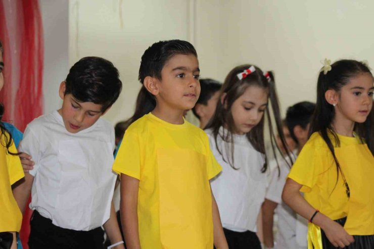 Sarıkamış’ta minik öğrencilerin 29 Ekim etkinliği