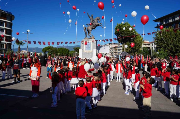 Cumhuriyet’in 102 yılı Edremit’te coşkuyla kutlandı