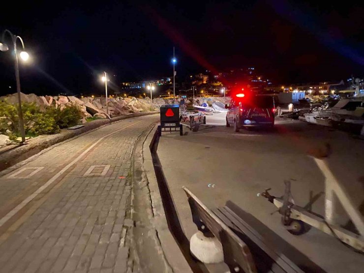 Ayvacık’ta bir kişi kayalıklarda ölü bulundu