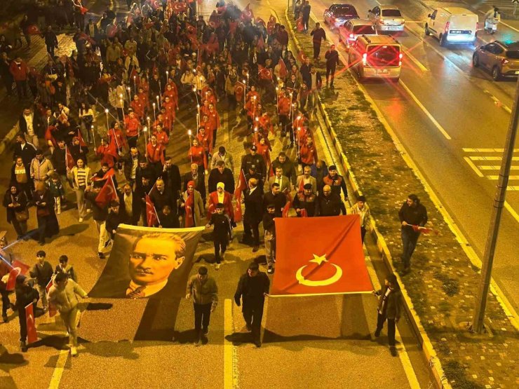 Osmaneli’de 29 Ekim Cumhuriyet Bayramı fener alayı düzenlendi