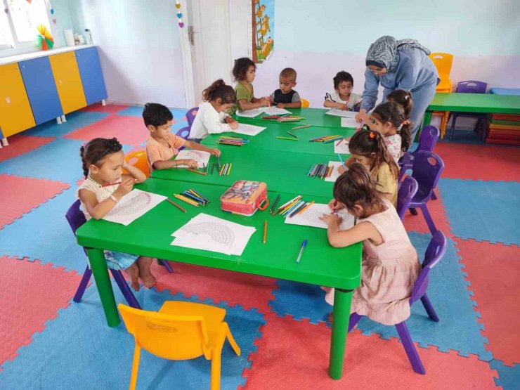 Tarım işçilerinin çocuklarına konteyner sınıfta eğitim