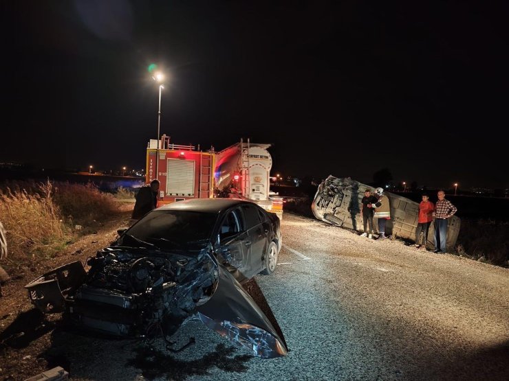 Otomobille, minibüs çarpıştı: 3 yaralı