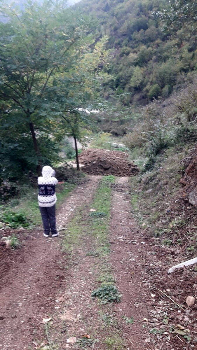 Giresun’da köy yolu arazi sahibi tarafından kapatıldı
