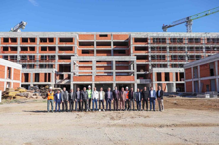 Canbey "Bu eser, Balıkesir’imizin sağlıkta geldiği seviyeyi bir üst noktaya taşıyacak"