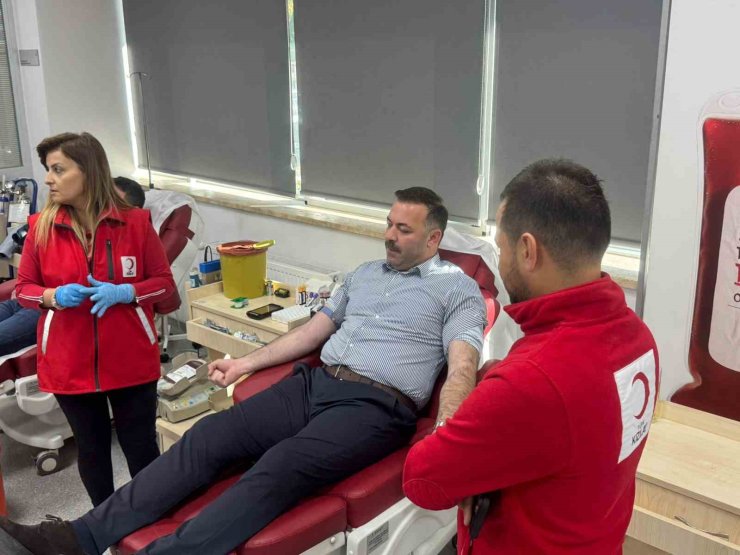 AK Parti Teşkilatı kan bağışında bulunarak hayat kurtardı