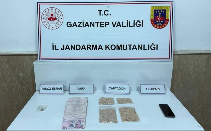Gaziantep’te 4 bin 587 adet captagon hap ele geçirildi: 4 şahıs tutuklandı