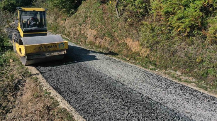 Ordu’da sıcak asfalt çalışmaları devam ediyor