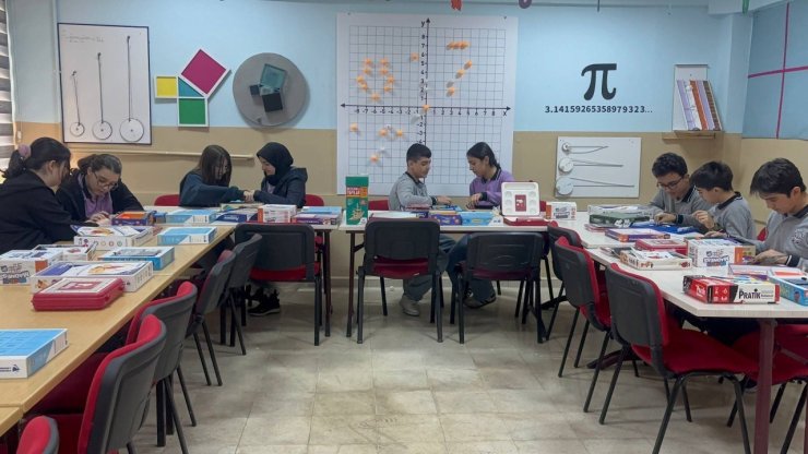 Erzincan’da matematik artık daha eğlenceli: Zekâ oyunlarıyla donatılmış yenilikçi sınıf açıldı