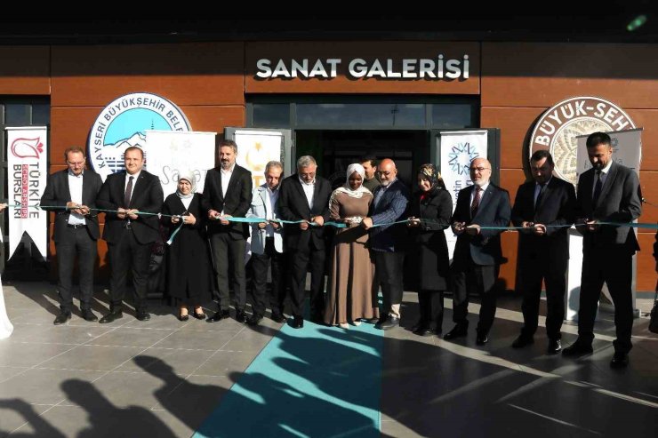 Büyükşehirden uluslararası öğrencilere sanat köprüsü: ‘Bi’ Dünya Sanat’ sergisi açıldı