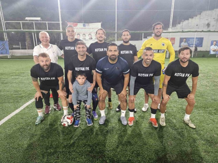 Kuşadası Belediyesi Görev Şehitleri Turnuvası’nda şampiyon Kotan FK oldu