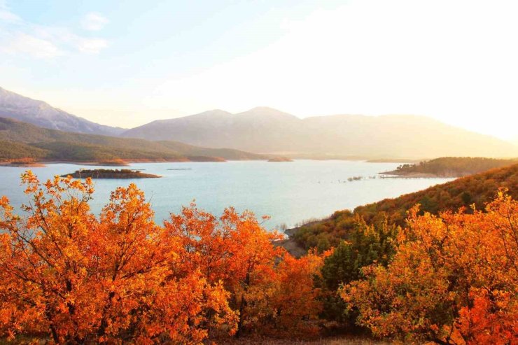 Adatepe Barajı etrafında kartpostallık görüntüler oluştu