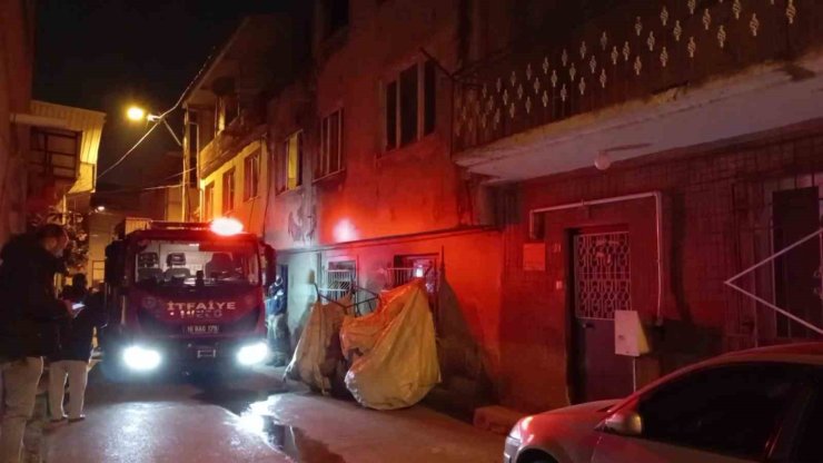 Evini yakarak intihar etmeye kalkıştı