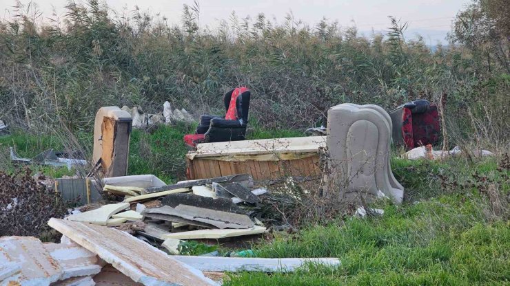 Bandırma’da doğa yine çöplük oldu