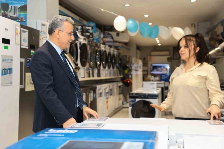 Başkan Kurnaz: "Esnafımızın kapısını çalıyor, gönüllere dokunuyoruz"