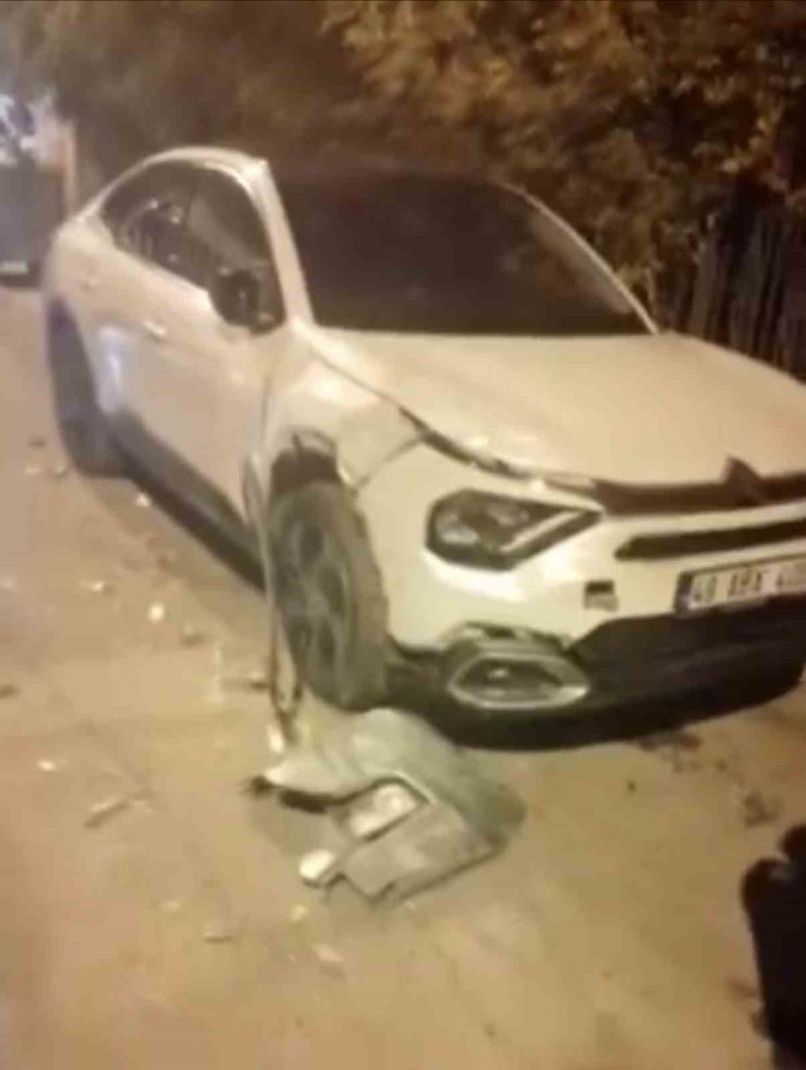 Muş’ta alkollü sürücü 5 araca çarparak kaçtı