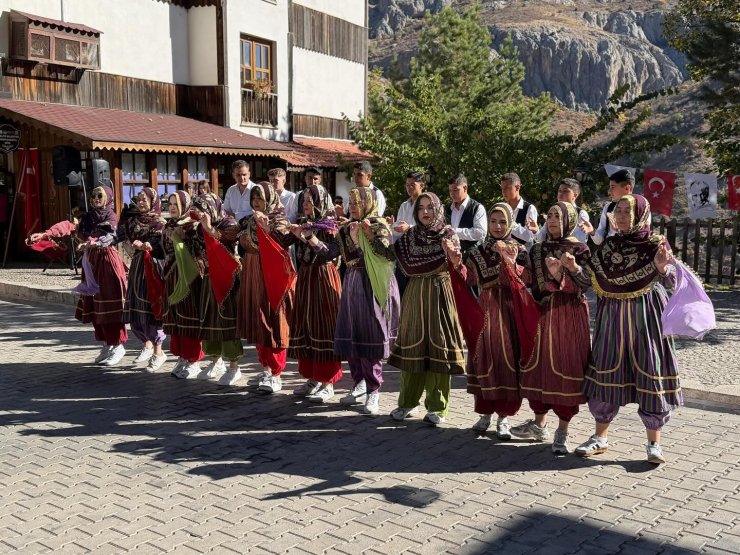 Eğin Halk Oyunları, gençlerle yeniden hayat buluyor