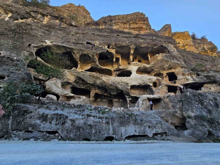 Gabar Dağı’ndaki saklı cennet: "7 katlı apartman mağarası"