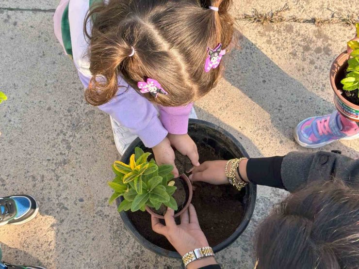 Toprağa dokunan minik eller Sakarya’da umudu ekti