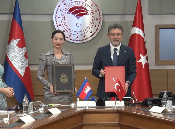 Bakan Yumaklı: "2025 yılının 9 ayında Kamboçya’ya gerçekleştirdiğimiz tarım ürünleri ihracatımız yüzde 30 artmıştır"