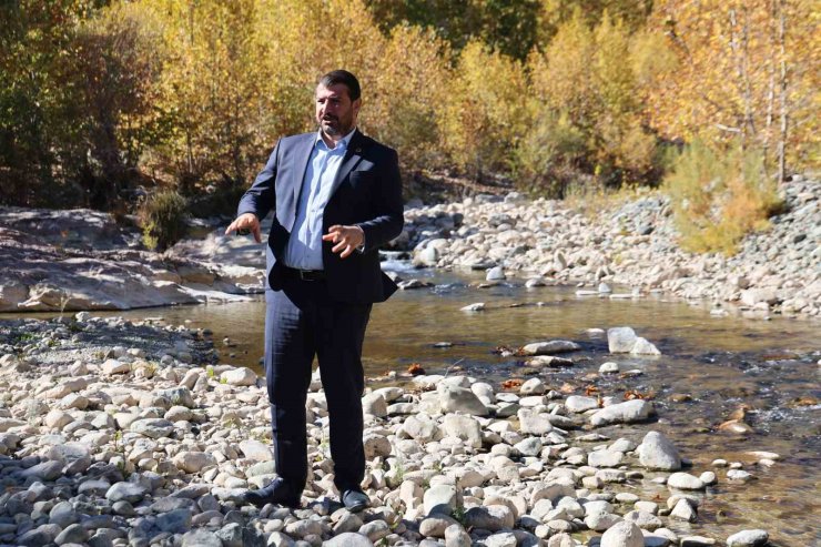 Belediye Başkanı Altınışık: "Eti Krom maden atıklarını dere yataklarına döküyor"