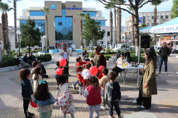 Söke’de Belediye Meydanı renkli görüntülere sahne oldu