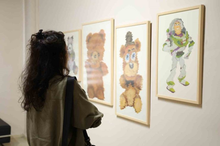 "Çocukluk Düşleri" kişisel sergisi sanatseverlerle buluştu