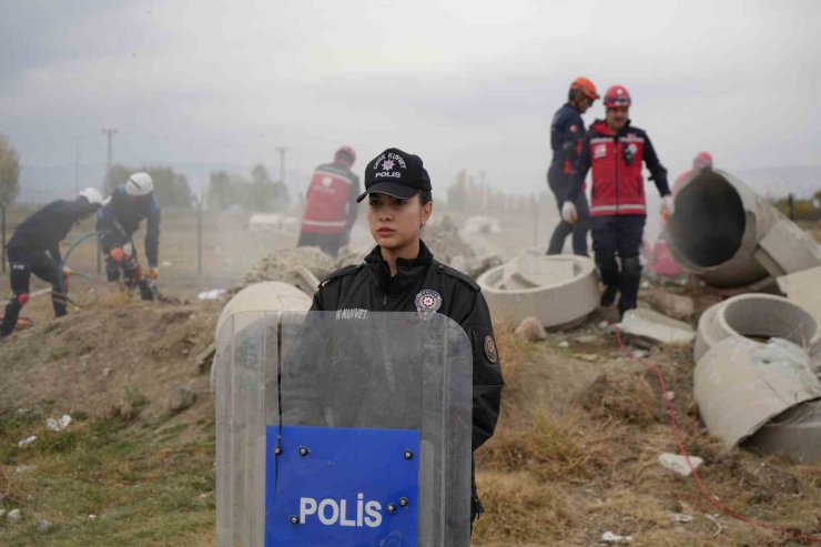 Erzincan’da 6,4 büyüklüğünde deprem tatbikatı gerçeğini aratmadı
