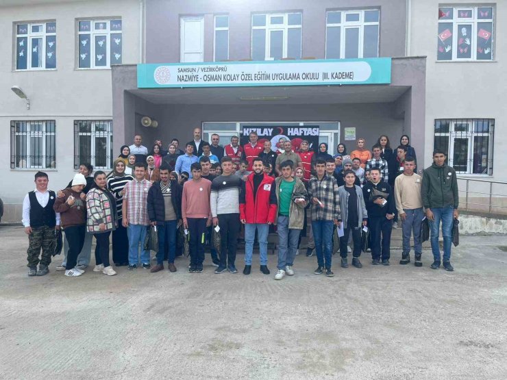 Kızılay Haftası’nda özel öğrencilere moral