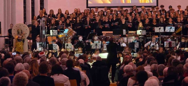 Bursalı öğrenciler, Almanya’da ayakta alkışlandı