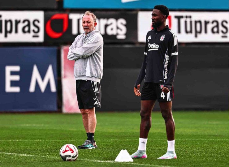 Beşiktaş 3 futbolcusundan eksik çalıştı