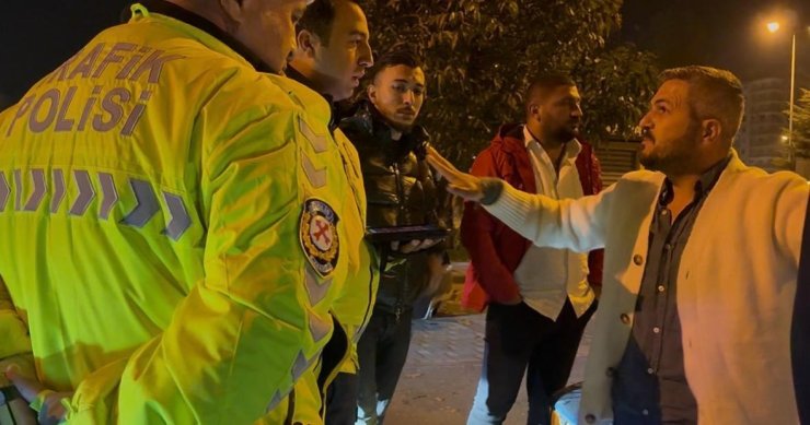 Alkollü sürücüden polise: "Ehliyetimi alma kemerden ceza yaz"